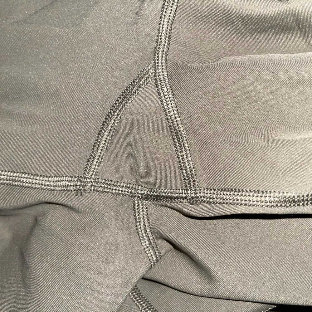 LIKE NEW Lululemon Wunder Under High-Rise Mesh sz4 - Picture 8 of 9
